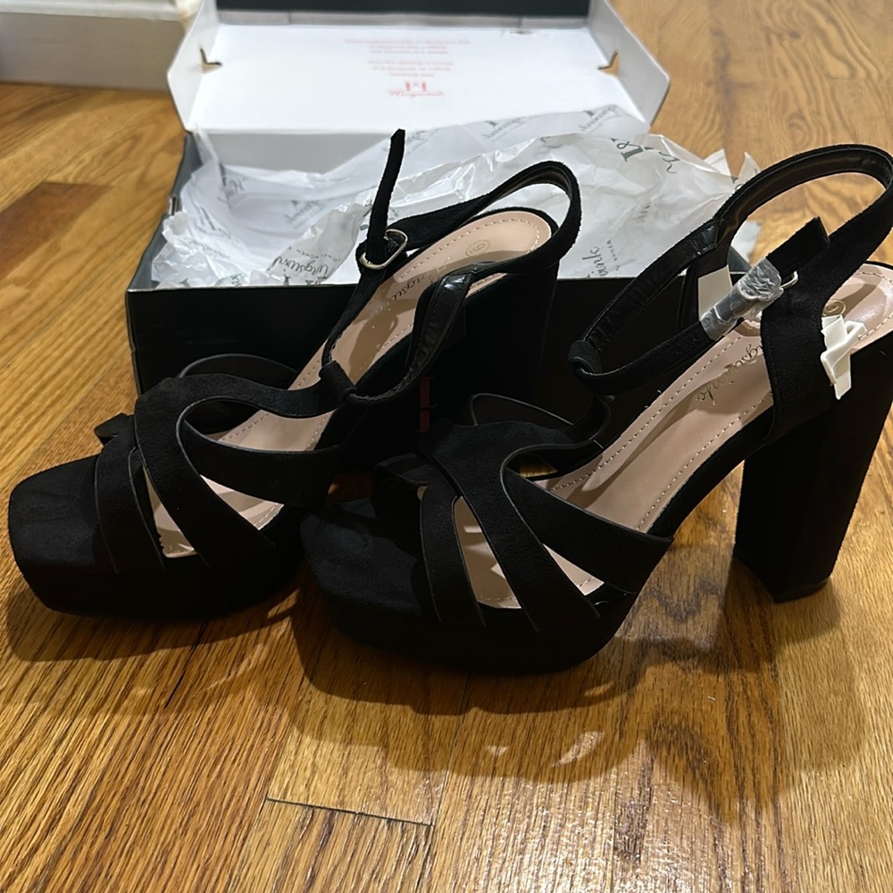 Black size 9 platform heels
